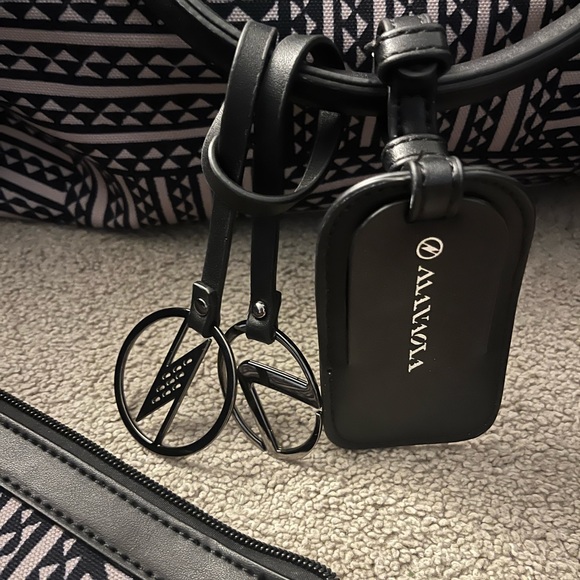 MANAOLA X Lexus travel bag - Picture 3 of 6